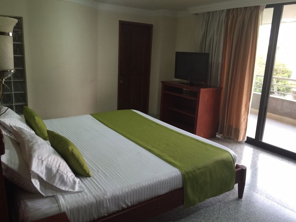 Hotel Caribe 79 Баранкила Екстериор снимка