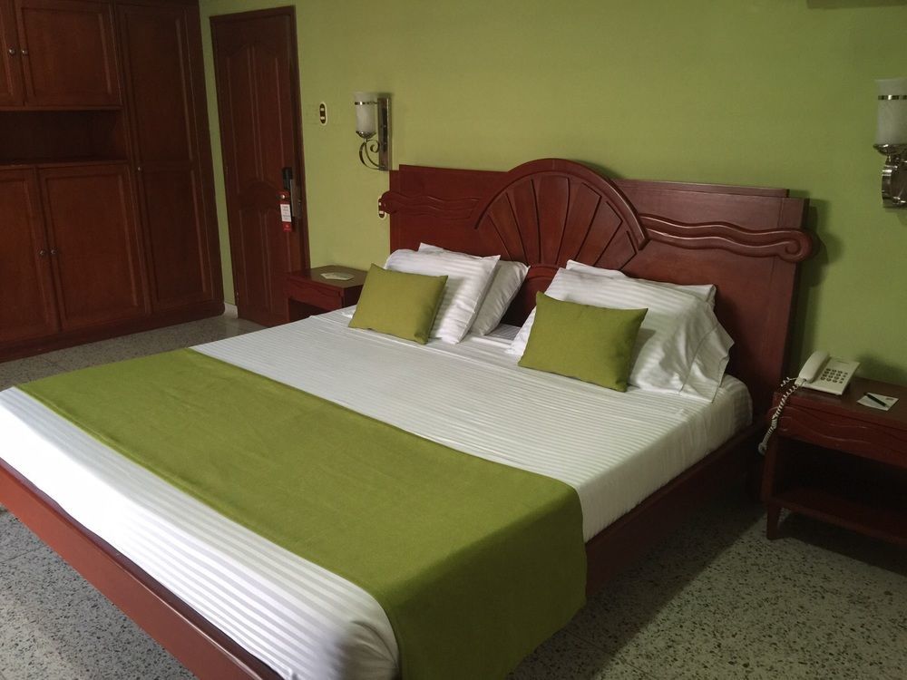 Hotel Caribe 79 Баранкила Екстериор снимка