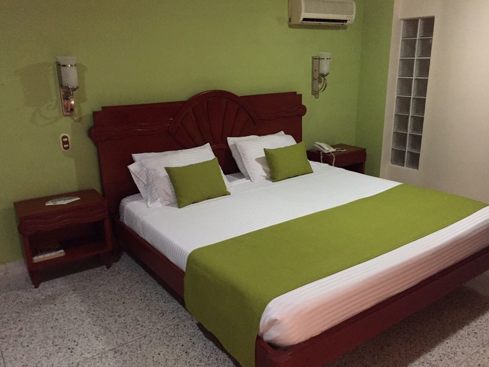 Hotel Caribe 79 Баранкила Екстериор снимка