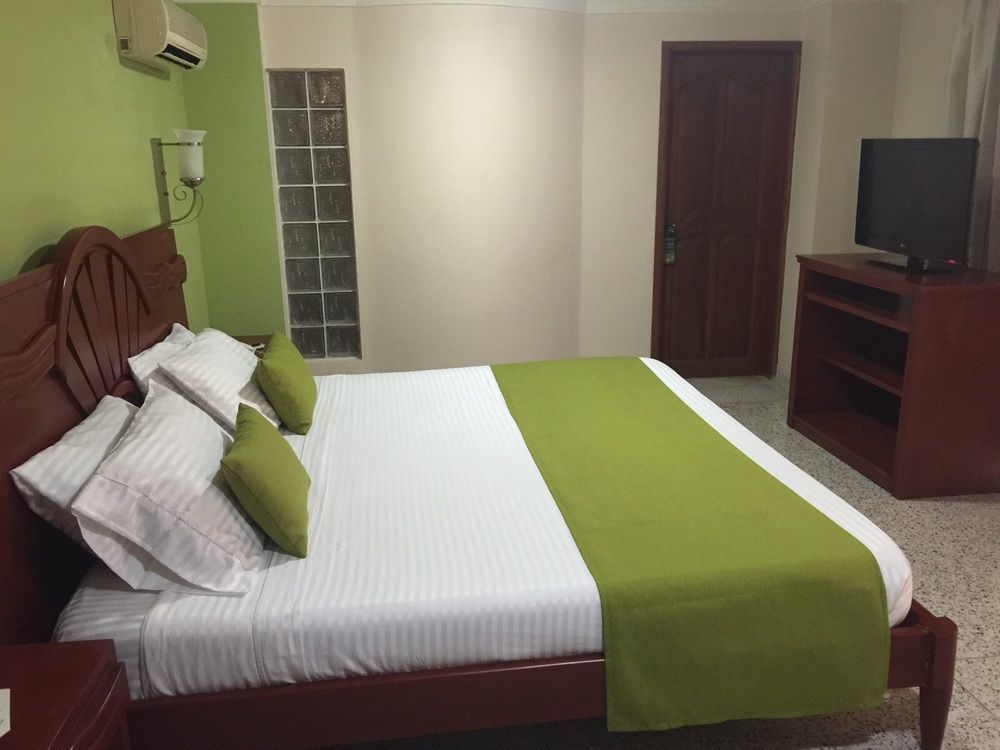 Hotel Caribe 79 Баранкила Екстериор снимка