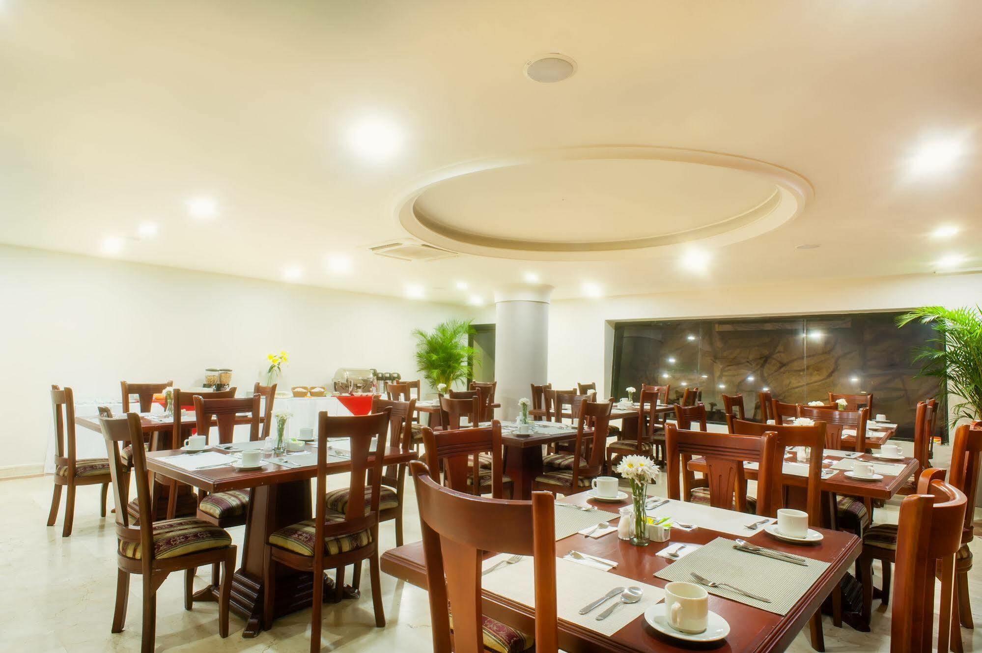Hotel Caribe 79 Баранкила Екстериор снимка