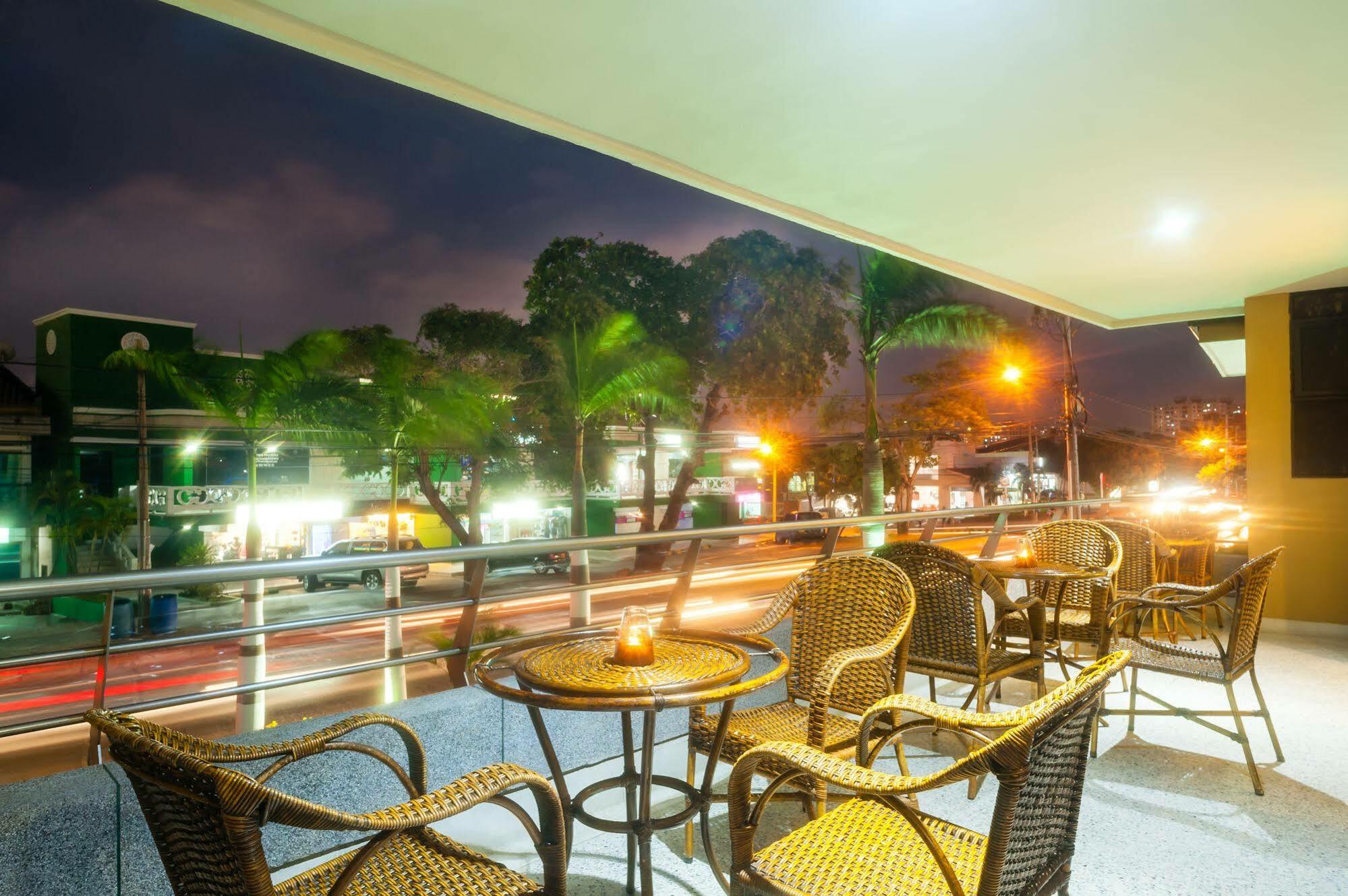Hotel Caribe 79 Баранкила Екстериор снимка
